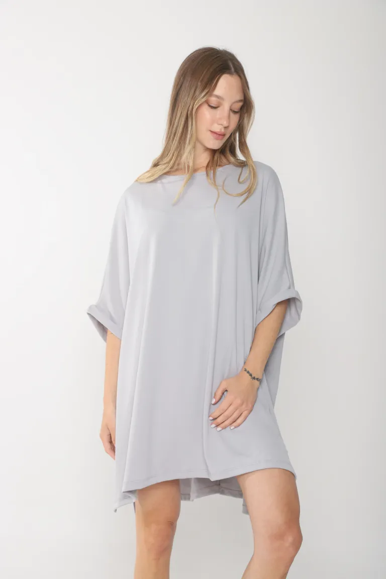 Remeron negro oversize con cuello redondo y aberturas laterales de Belle en Remeras para argentina