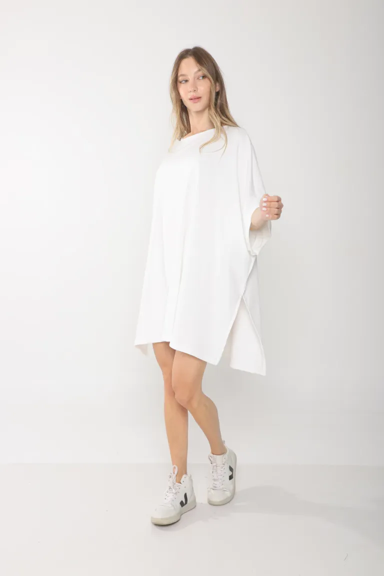 Remeron negro oversize con cuello redondo y aberturas laterales de Belle en Remeras para argentina