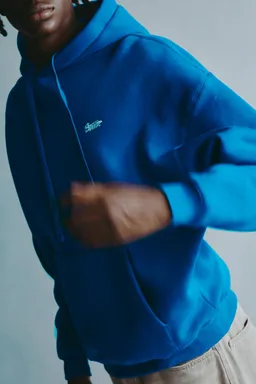 Buzo con capucha stwd de Pull&Bear en Buzos y Sweaters para argentina