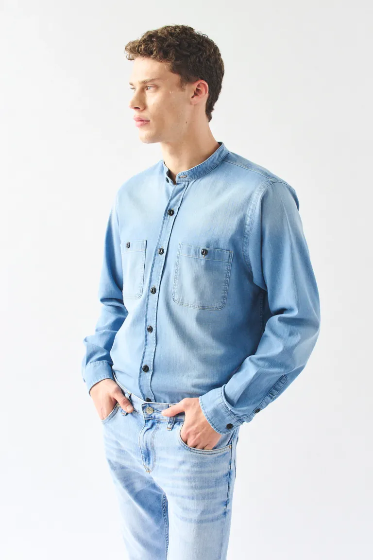 Camisa de denim de cuello mao con manga larga y bolsillos para hombre de Bensimon en Camisas para argentina