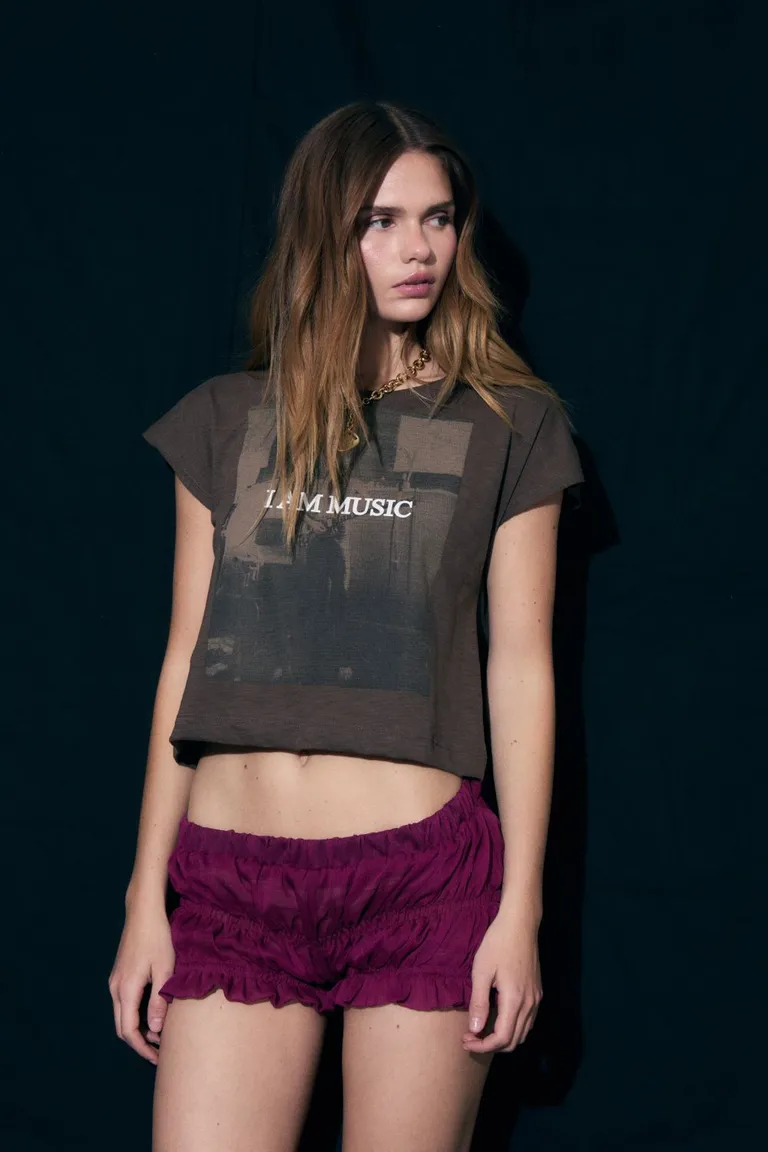 Remera crop de algodón con estampa central para mujer de Allo Martinez en Remeras para argentina