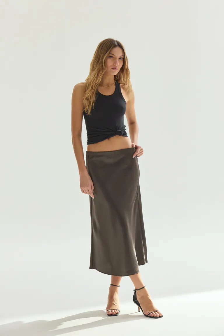 Falda midi pizarra elegante y de línea recta para usar en múltiples looks de Akiabara en Faldas para argentina