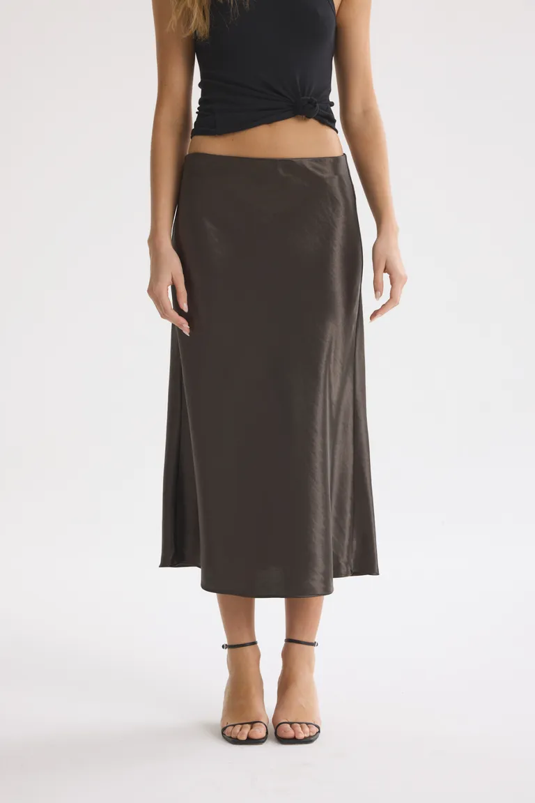 Falda midi pizarra elegante y de línea recta para usar en múltiples looks de Akiabara en Faldas para argentina