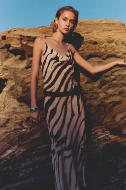 Vestido drapeado animal print de Mango en Vestidos para argentina