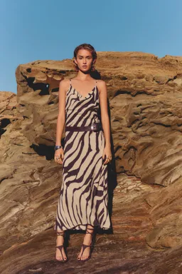 Vestido drapeado animal print de Mango en Vestidos para argentina