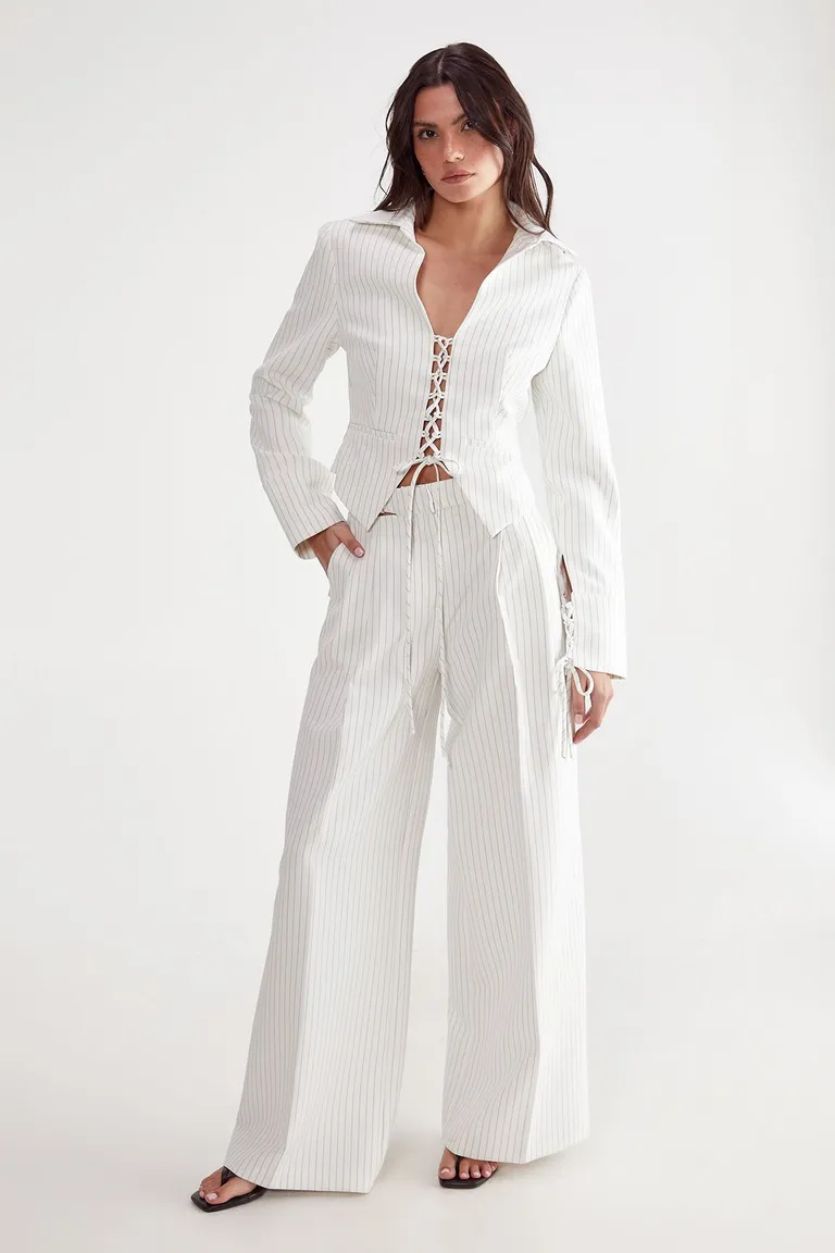 Pantalón sastre rayas diplomáticas recorte de Nastygal en Pantalones para argentina