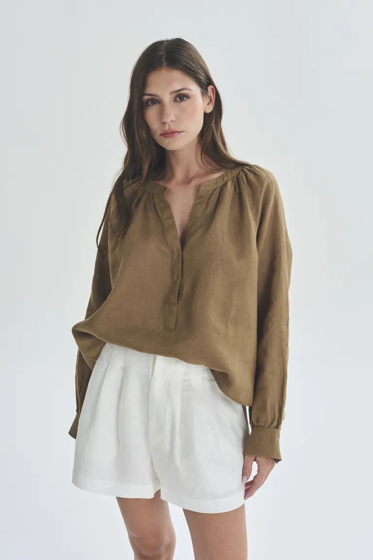 Blusa de manga larga en tono marrón para mujer, prenda elegante y versátil de Akiabara en Blusas para argentina