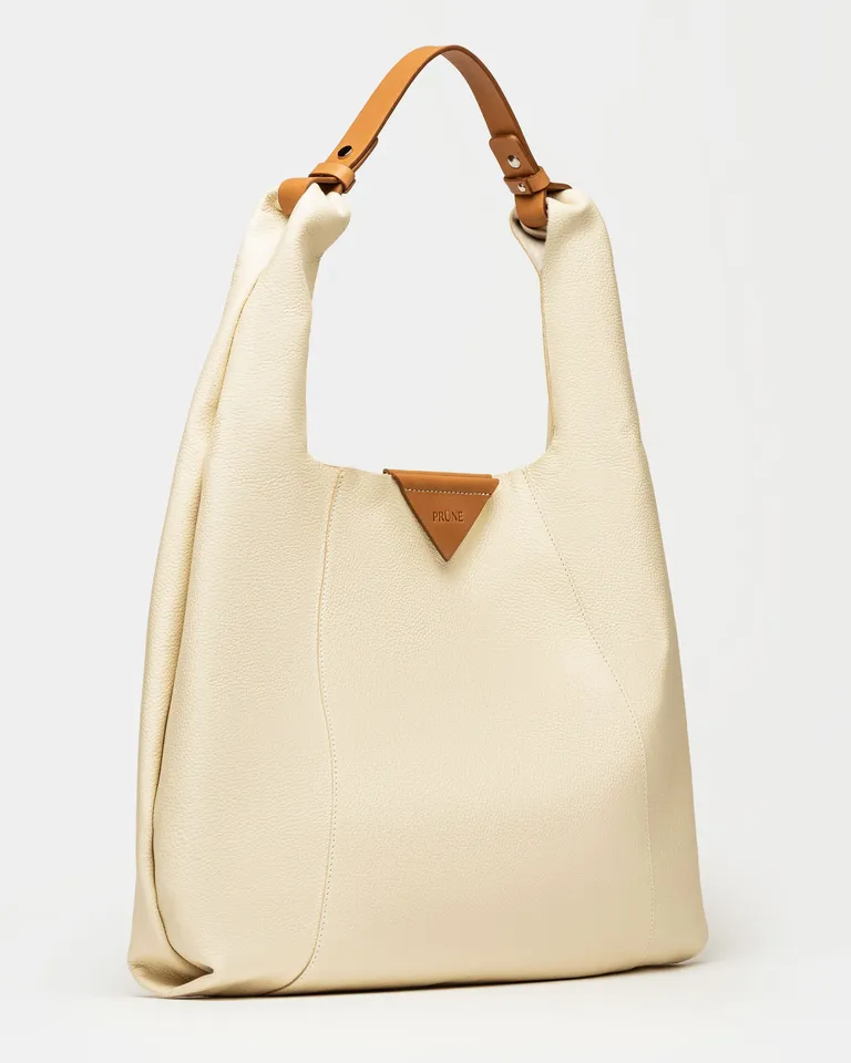 Bolso blanco de cuero graneado con detalles en madera para uso diurno y casual de Prüne en Bolsos y Carteras para argentina