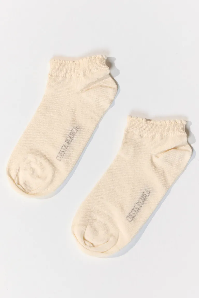 Par de calcetines femeninos con diseño calado y picot de Cuesta Blanca en Ropa Interior y Medias para argentina