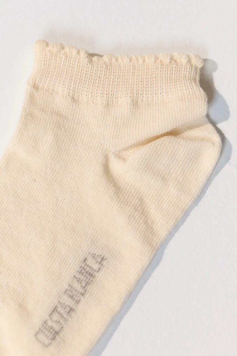 Par de calcetines femeninos con diseño calado y picot de Cuesta Blanca en Ropa Interior y Medias para argentina