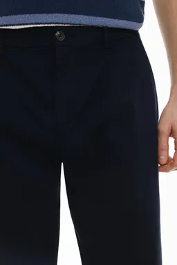 Pantalón chino corte relajado de Lefties en Pantalones para argentina