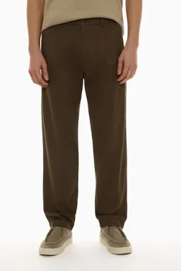 Pantalón chino corte relajado de Lefties en Pantalones para argentina