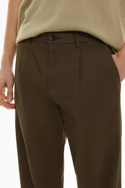 Pantalón chino corte relajado de Lefties en Pantalones para argentina