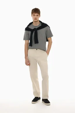 Pantalón chino corte relajado de Lefties en Pantalones para argentina