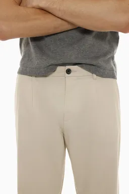 Pantalón chino corte relajado de Lefties en Pantalones para argentina