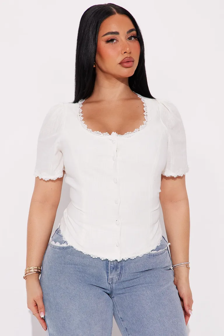 Top delicado lino love de Fashion Nova en Blusas para argentina