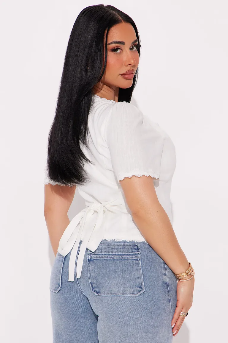 Top delicado lino love de Fashion Nova en Blusas para argentina