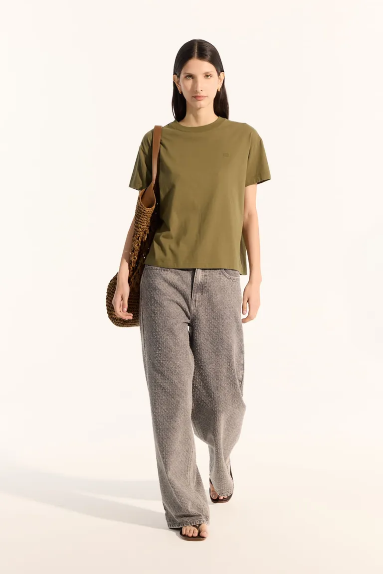 Remera básica de algodón en color verde, diseño casual y elegante de Portsaid en Remeras para argentina