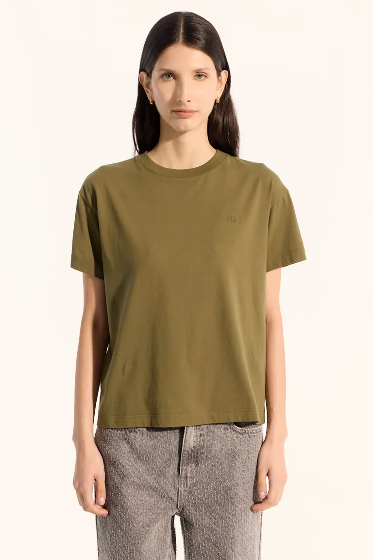 Remera básica de algodón en color verde, diseño casual y elegante de Portsaid en Remeras para argentina