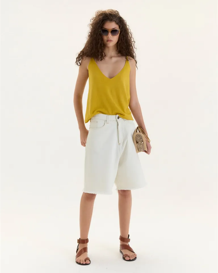 Musculosa básica de diseño sutil y elegante con escote en V de Blue Sheep en Tops para argentina