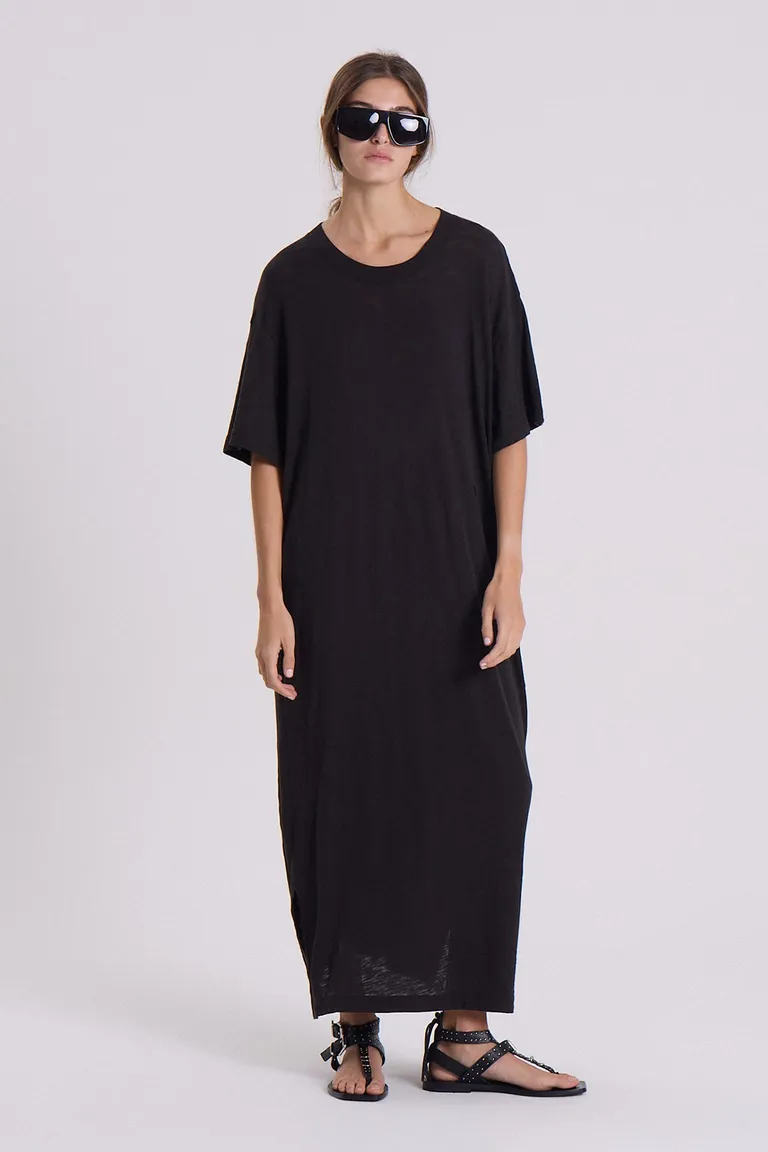 Vestido Sayana negro de silueta amplia y diseño elegante para mujer de Maria Cher en Vestidos para argentina