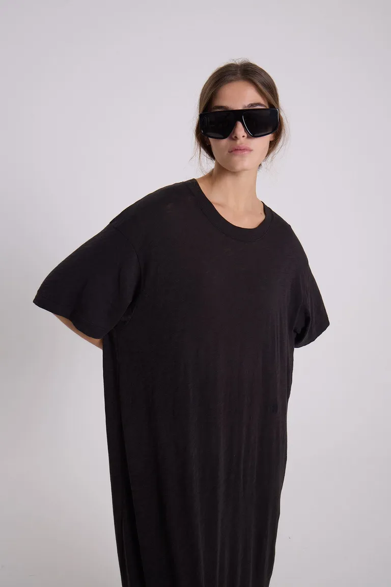 Vestido Sayana negro de silueta amplia y diseño elegante para mujer de Maria Cher en Vestidos para argentina