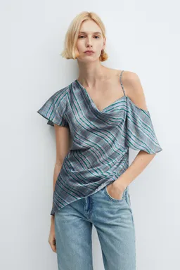 Blusa asimétrica satinada cuadros de Mango en Blusas para argentina
