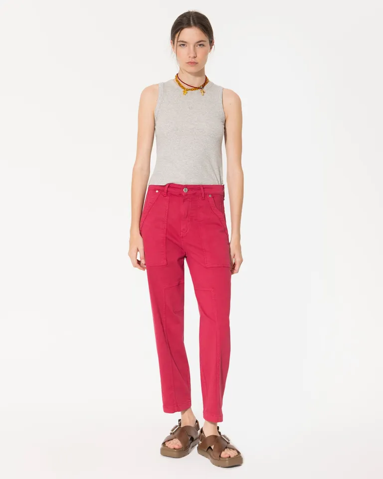 Pantalón slouchy con recortes y avíos dorados para un estilo veraniego de Jazmin Chebar en Pantalones para argentina