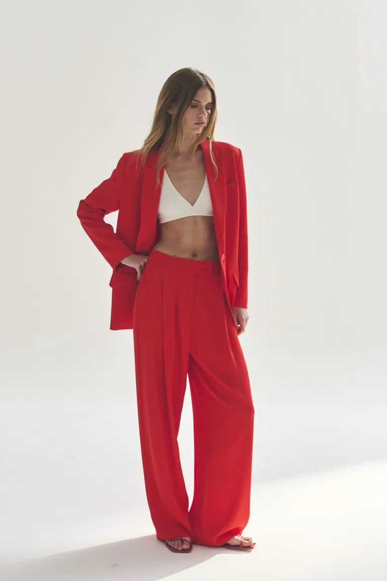 Pantalón rojo de diseño elegante y versátil para mujer de Akiabara en Pantalones para argentina