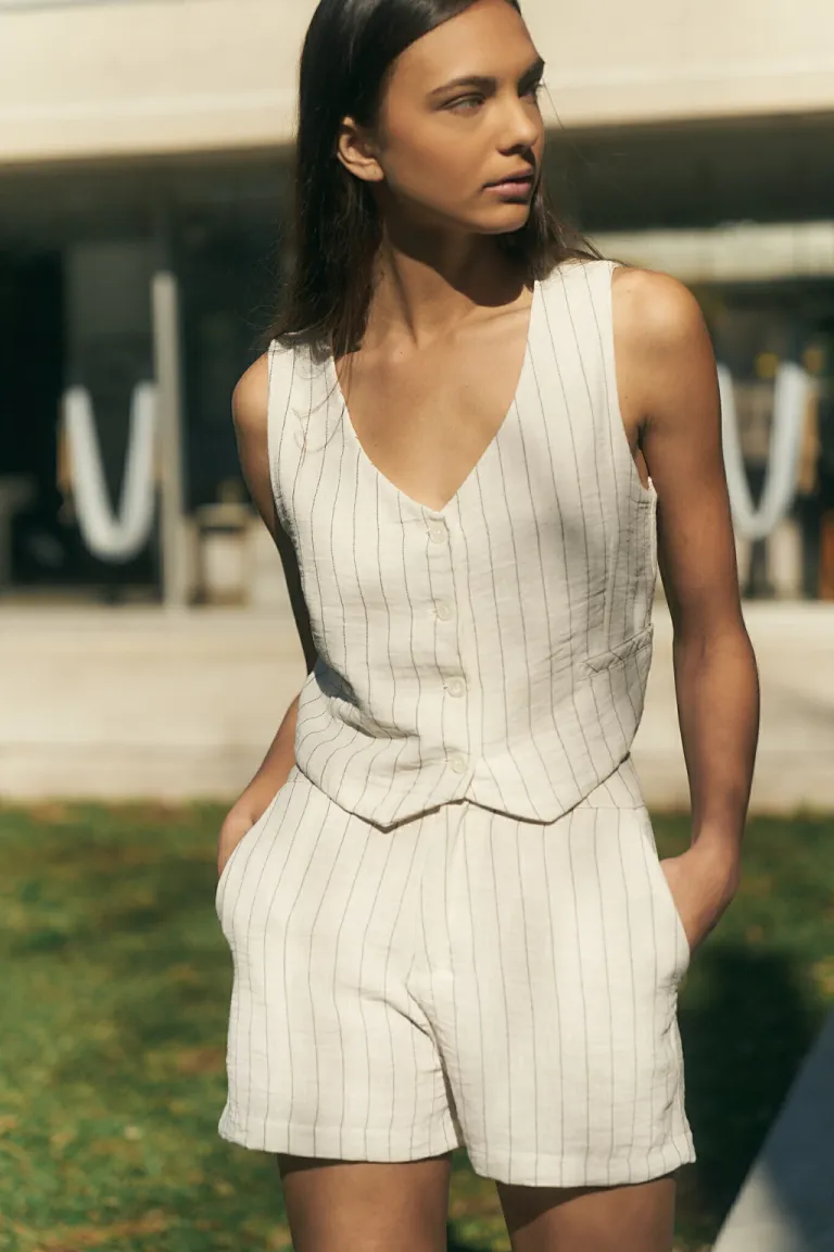 Short básico con rayas sutiles - Versatilidad y estilo para tu armario de Lemmon en Shorts para argentina