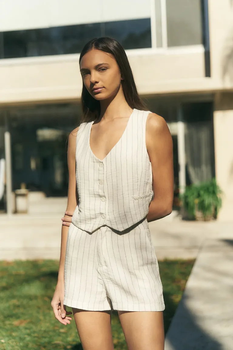 Short básico con rayas sutiles - Versatilidad y estilo para tu armario de Lemmon en Shorts para argentina