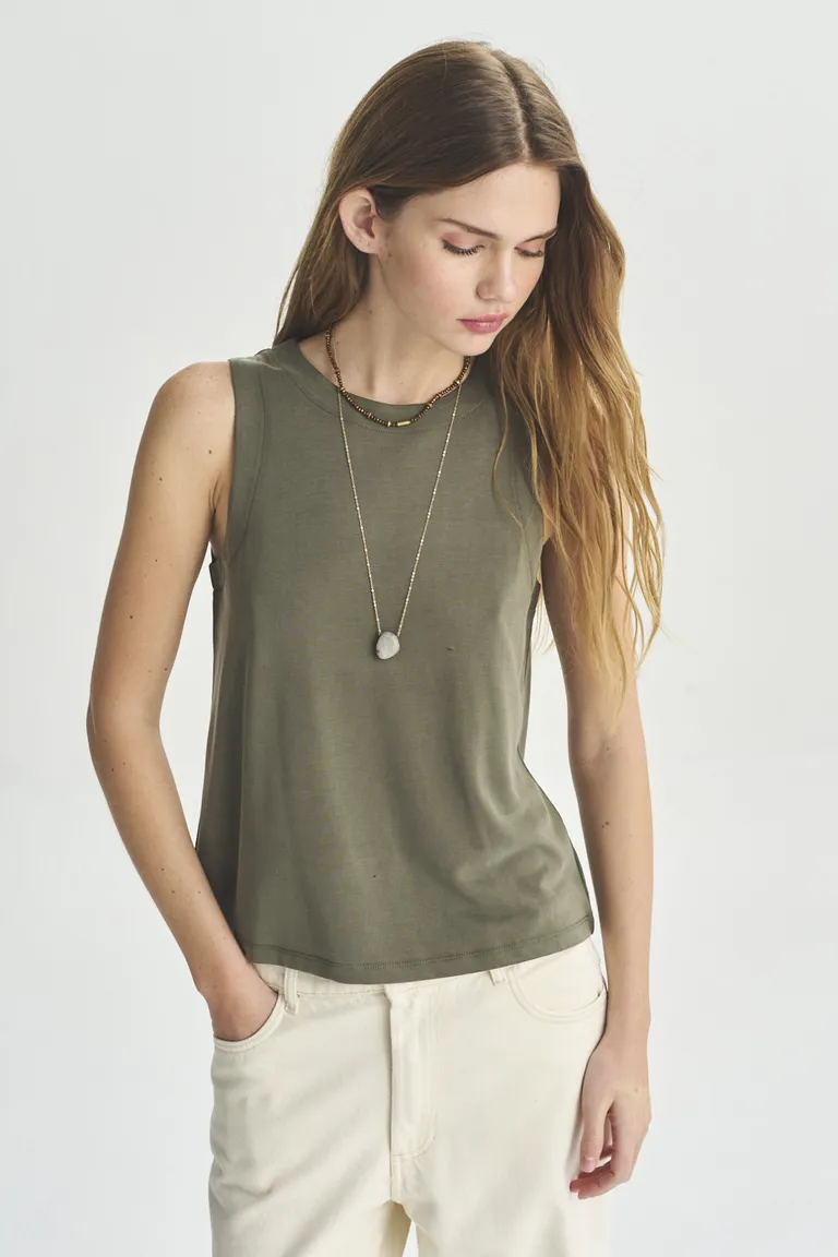 Musculosa de diseño moderno y minimalista para mujer de Akiabara en Tops para argentina