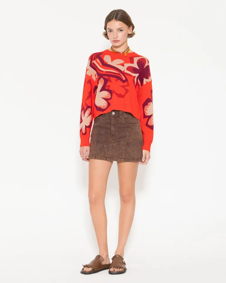 Amplio y relajado sweater de jacquard tricolor para look actualizado y contemporáneo de Jazmin Chebar en Buzos y Sweaters para argentina