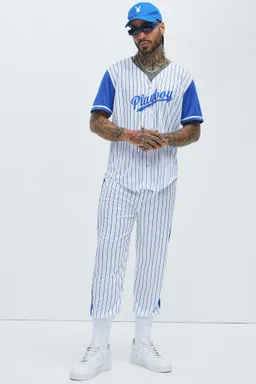 Disfraz jugador béisbol playboy de Fashion Nova en Remeras y Polos para argentina