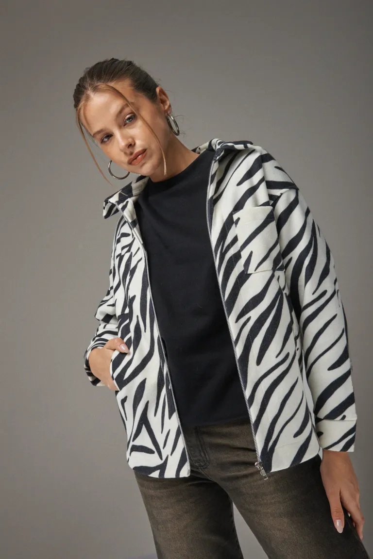 Chaqueta estampada de cebra en blanco y negro para mujer de Apricot en Chaquetas para argentina