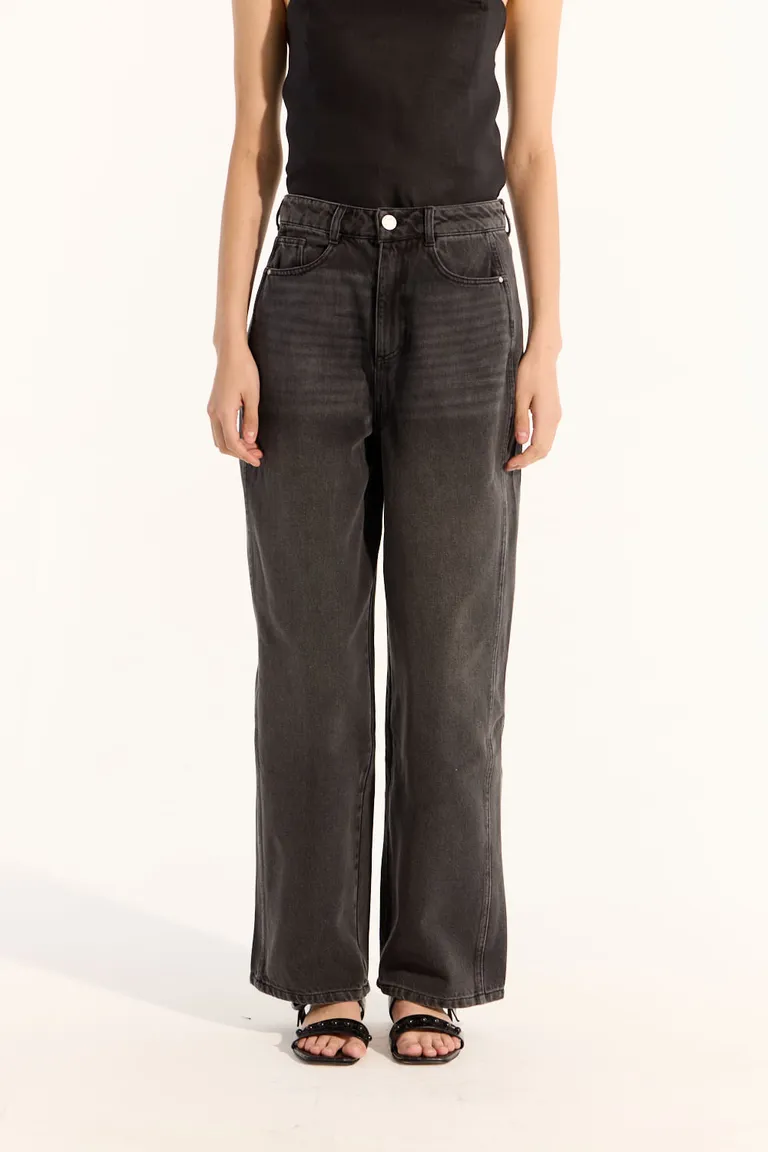 Pantalón de tiro medio, corte baggy y detalles de recorte lateral de Portsaid en Pantalones para argentina