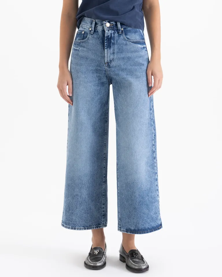 Pantalón wide leg tiro medio con diseño cropped y pernera amplia de Jazmin Chebar en Pantalones para argentina