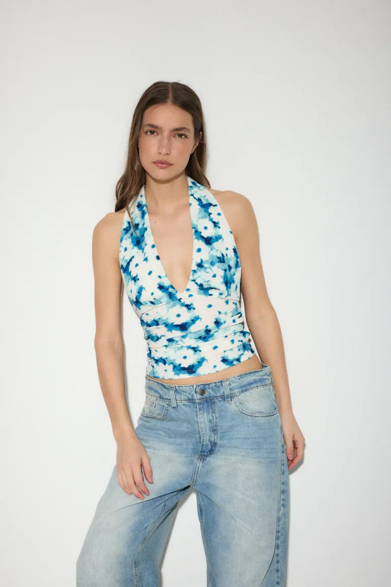 Top con cuello halter y estampado floral en blanco y negro de Audaz en Tops para argentina