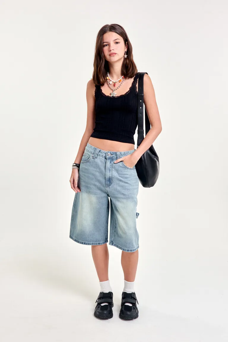 Pantalones de tiro alto en denim claro con detalles gastados y pierna amplia de 47 Street en Pantalones para argentina