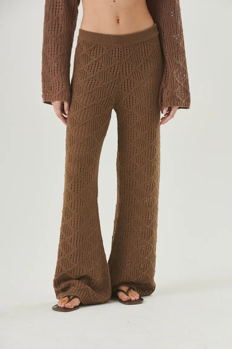 Pantalón amplio y cómodo con diseño geométrico y tejido calado de Sweet en Pantalones para argentina