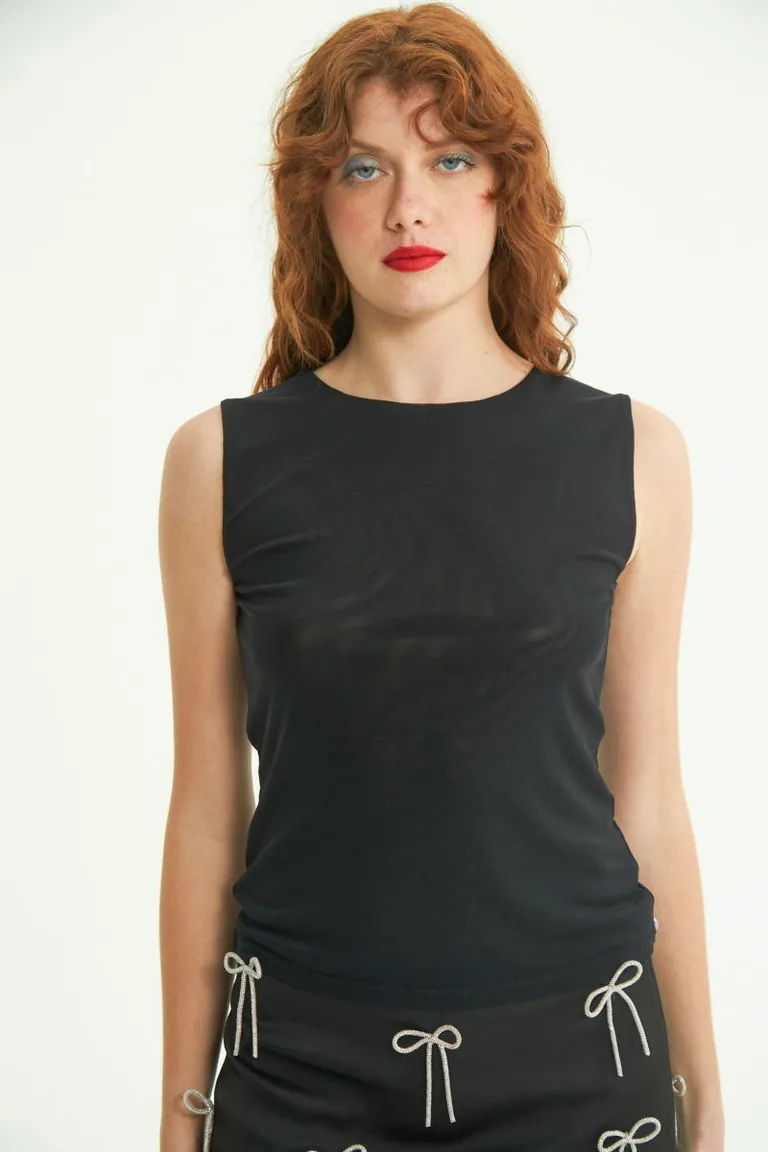 Musculosa negra de microtul, ajustada y elegante para toda ocasión de Las Pepas en Tops para argentina