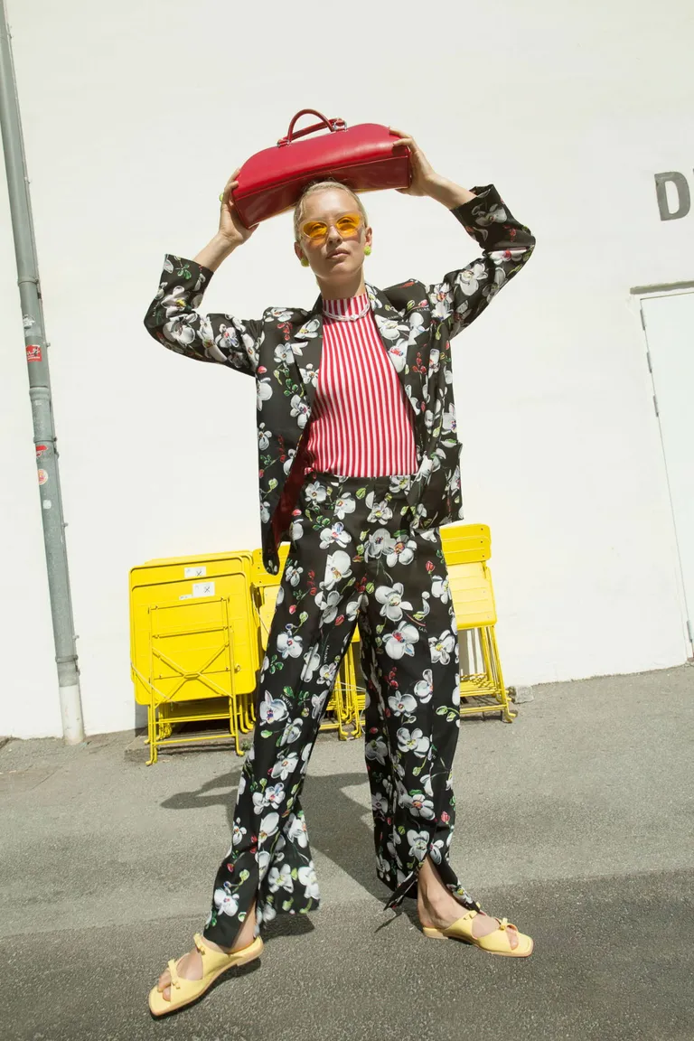 Pantalón de tiro alto y pierna ancha con estampado de orquídeas de Las Pepas en Pantalones para argentina