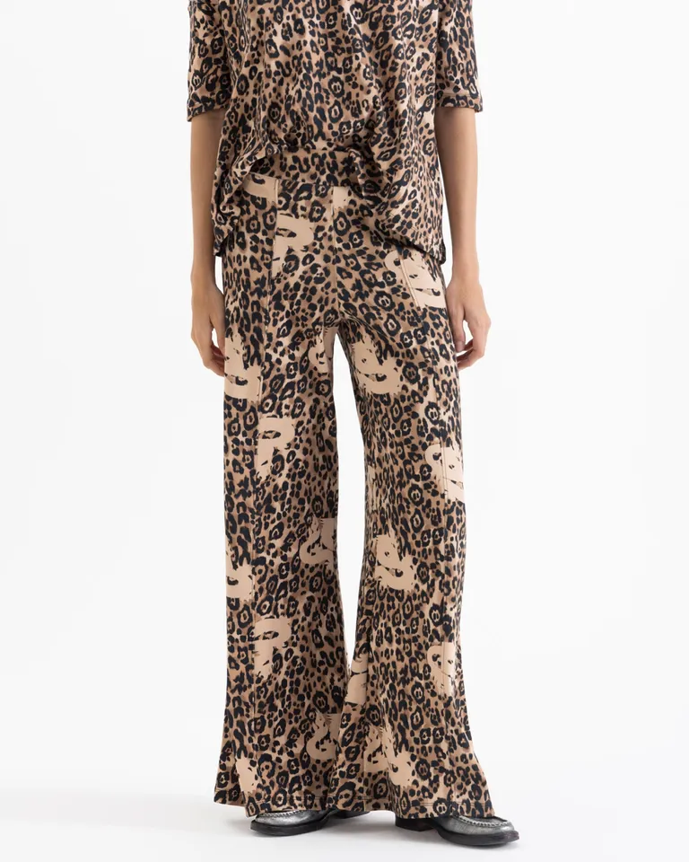 Pantalón de corte amplio con estampa animal print y cintura elastizada de Jazmin Chebar en Pantalones para argentina
