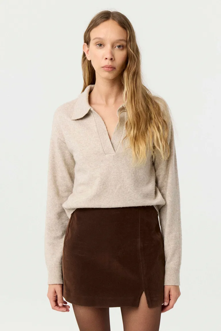 Sweater tejido de calce relajado con cuello polo y aberturas en mangas largas de Markova en Buzos y Sweaters para argentina