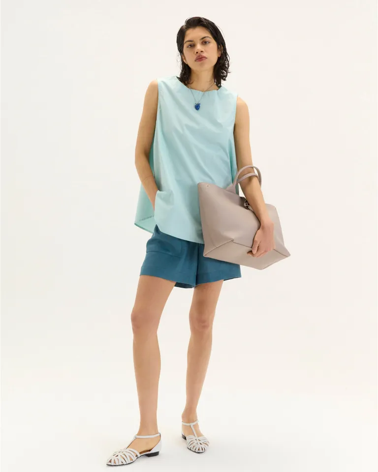 Top Celeste Corte Evasé - Diseño Clásico y Elegante para un Look Casual Urbano de Blue Sheep en Tops para argentina