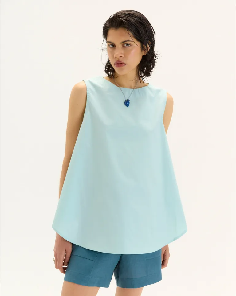 Top Celeste Corte Evasé - Diseño Clásico y Elegante para un Look Casual Urbano de Blue Sheep en Tops para argentina