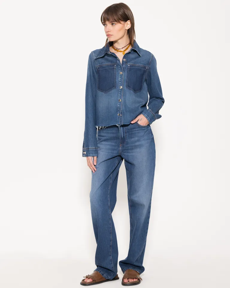 Camisa de denim con detalles estampados, estilo informal y cómodo de Jazmin Chebar en Camisas para argentina