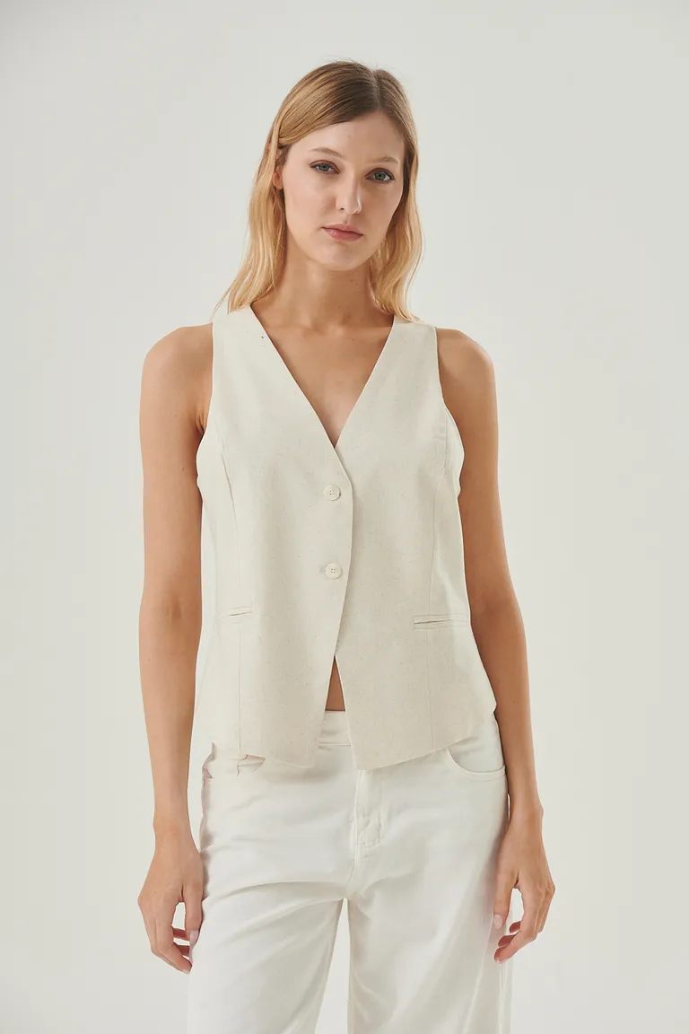 Chaleco dara, prenda clásica y elegante de lino con escote en V y diseño entallado de Sweet en Chalecos para argentina