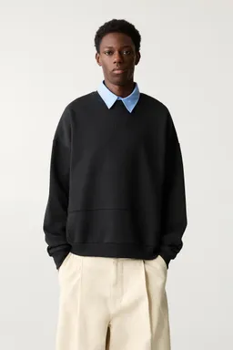 Buzo detalle cortes de Pull&Bear en Buzos y Sweaters para argentina