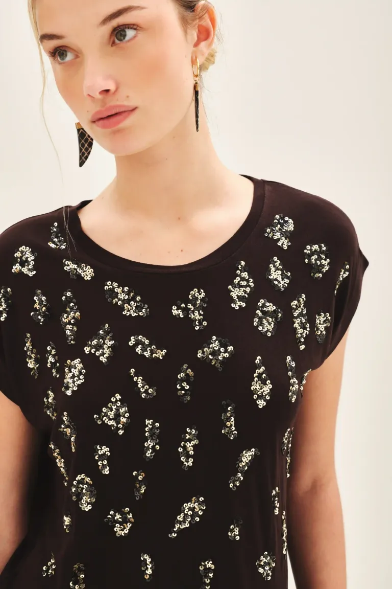 Remera básica de viscosa con estampado floral y bordado de Rapsodia en Remeras para argentina